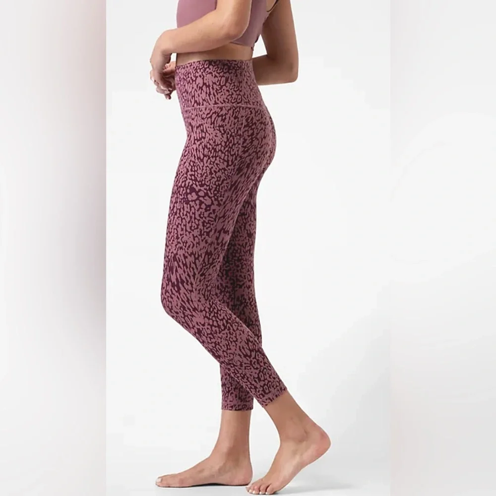 Athleta Salutation Stash Pocket II 7/8th Printed Tights in Mauve, size XS